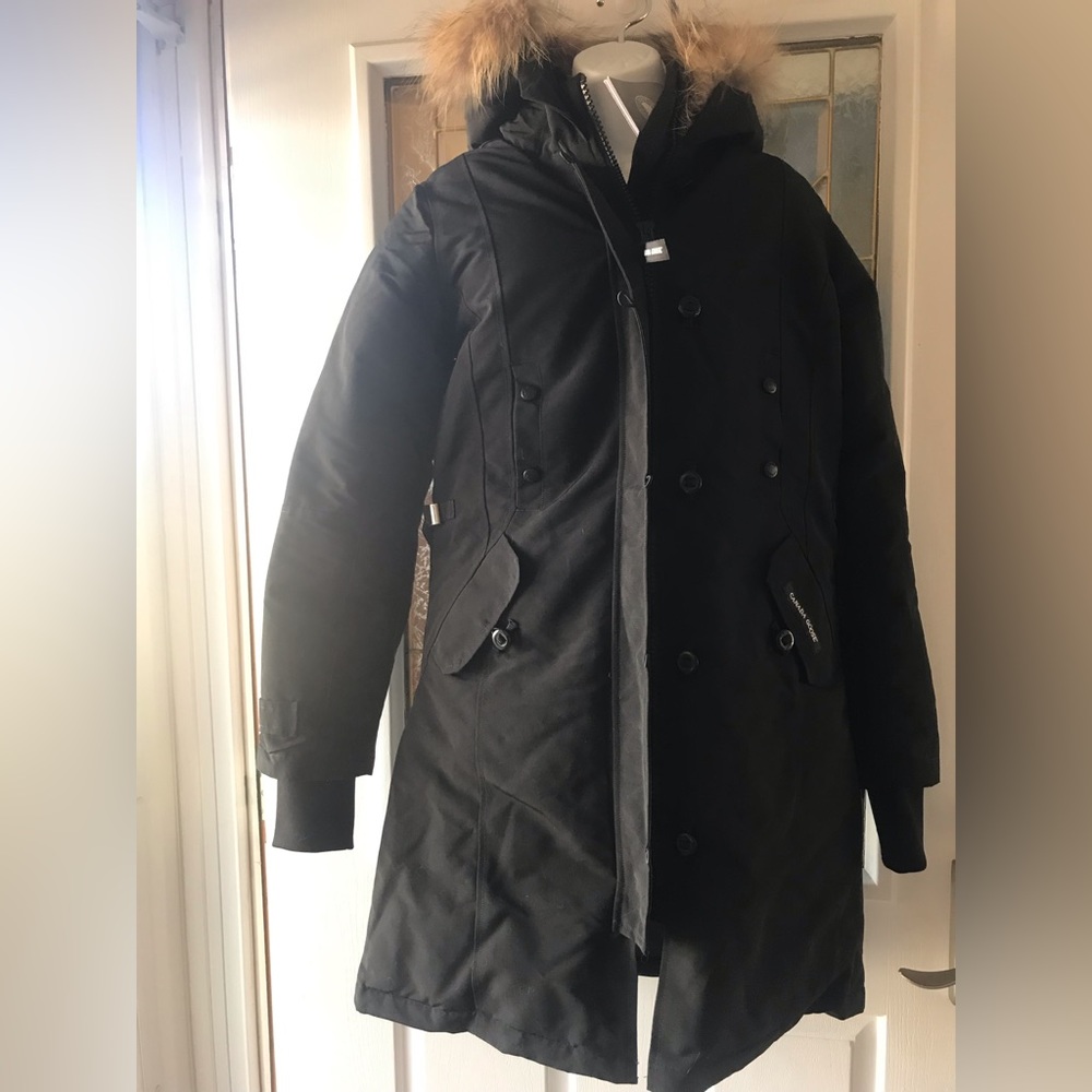 Canada Goose Arctic Program — Black Coat M size Medium fits like a Small size S